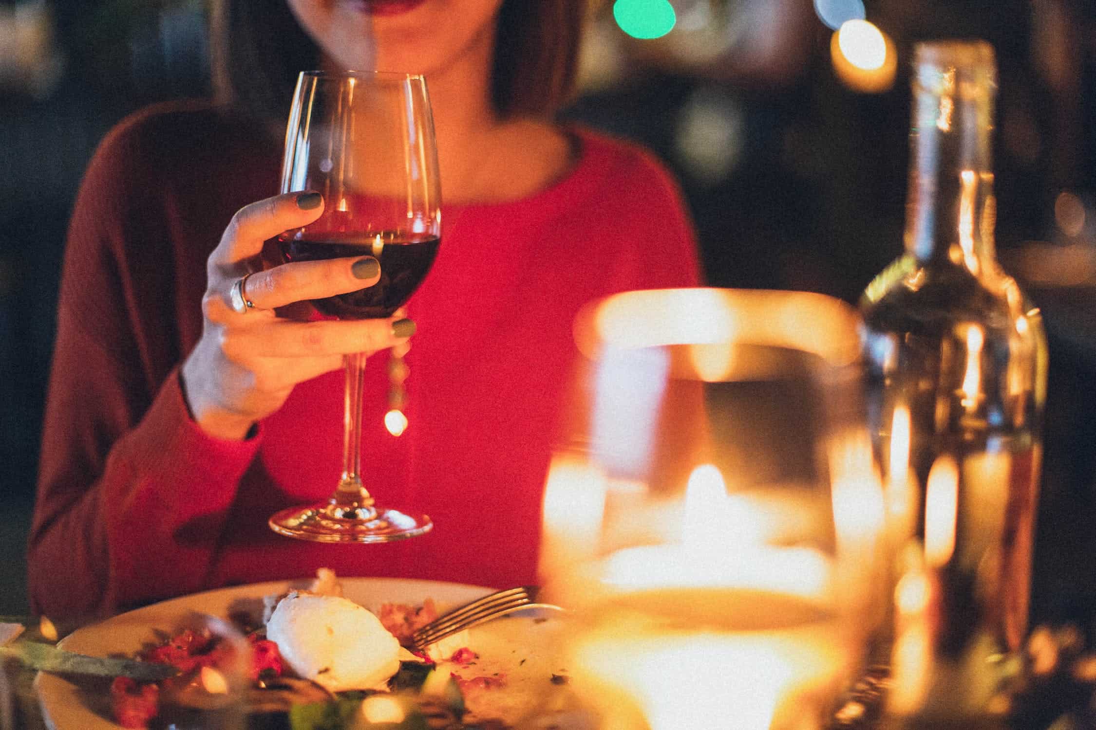 Jakimi zasadami kierować się dobierając wino do posiłku?