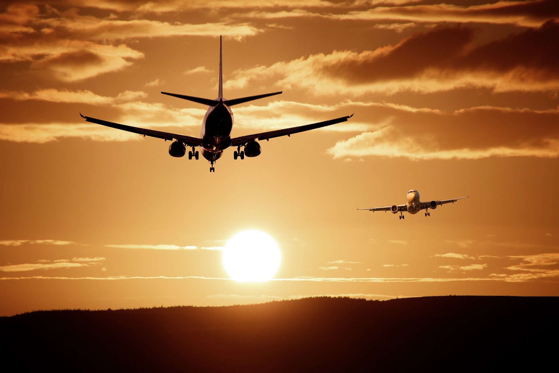 Wynajem samolotu – jak zorganizować lot na miarę marzeń?